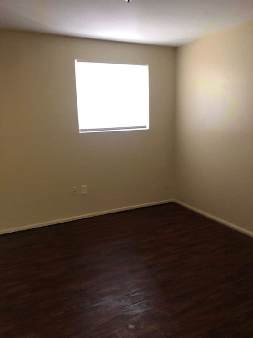 Savannah House: 5806 Fairview Ave