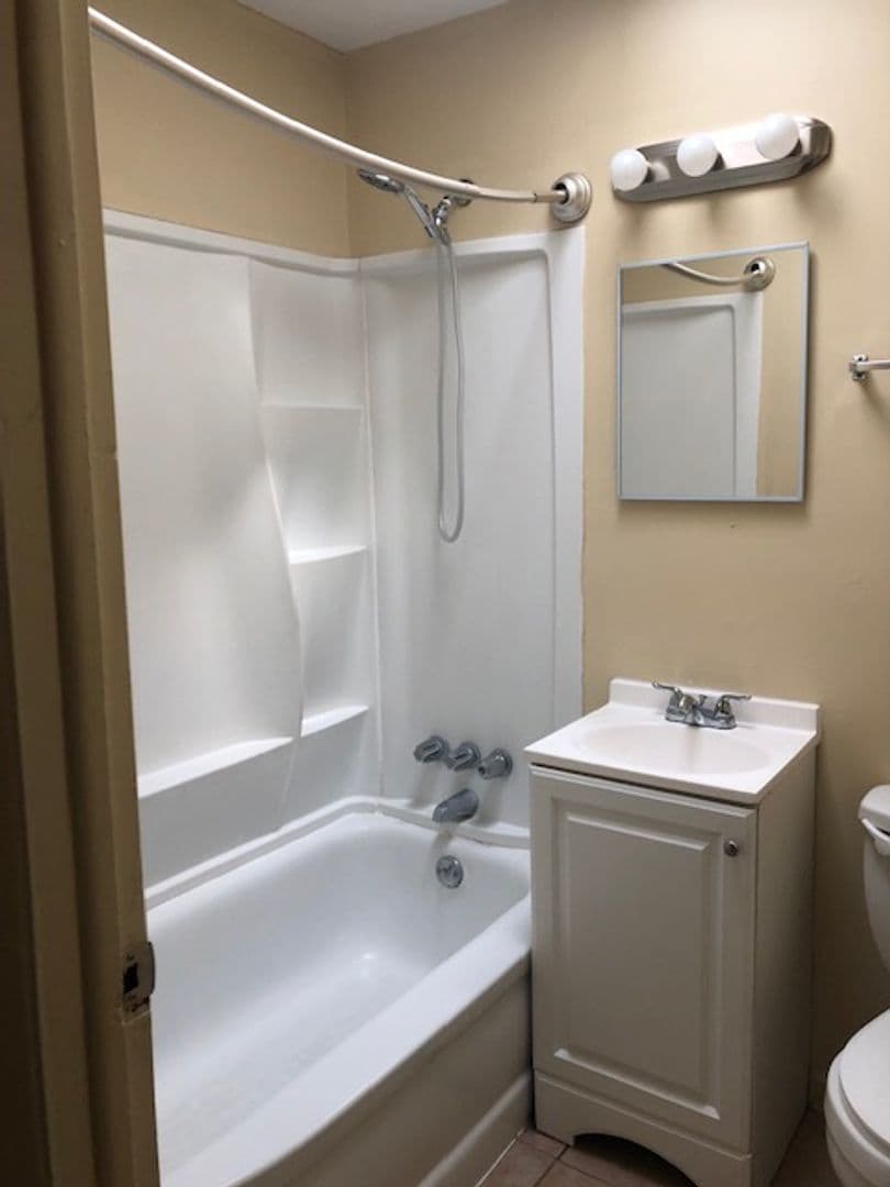 Savannah House: 5806 Fairview Ave