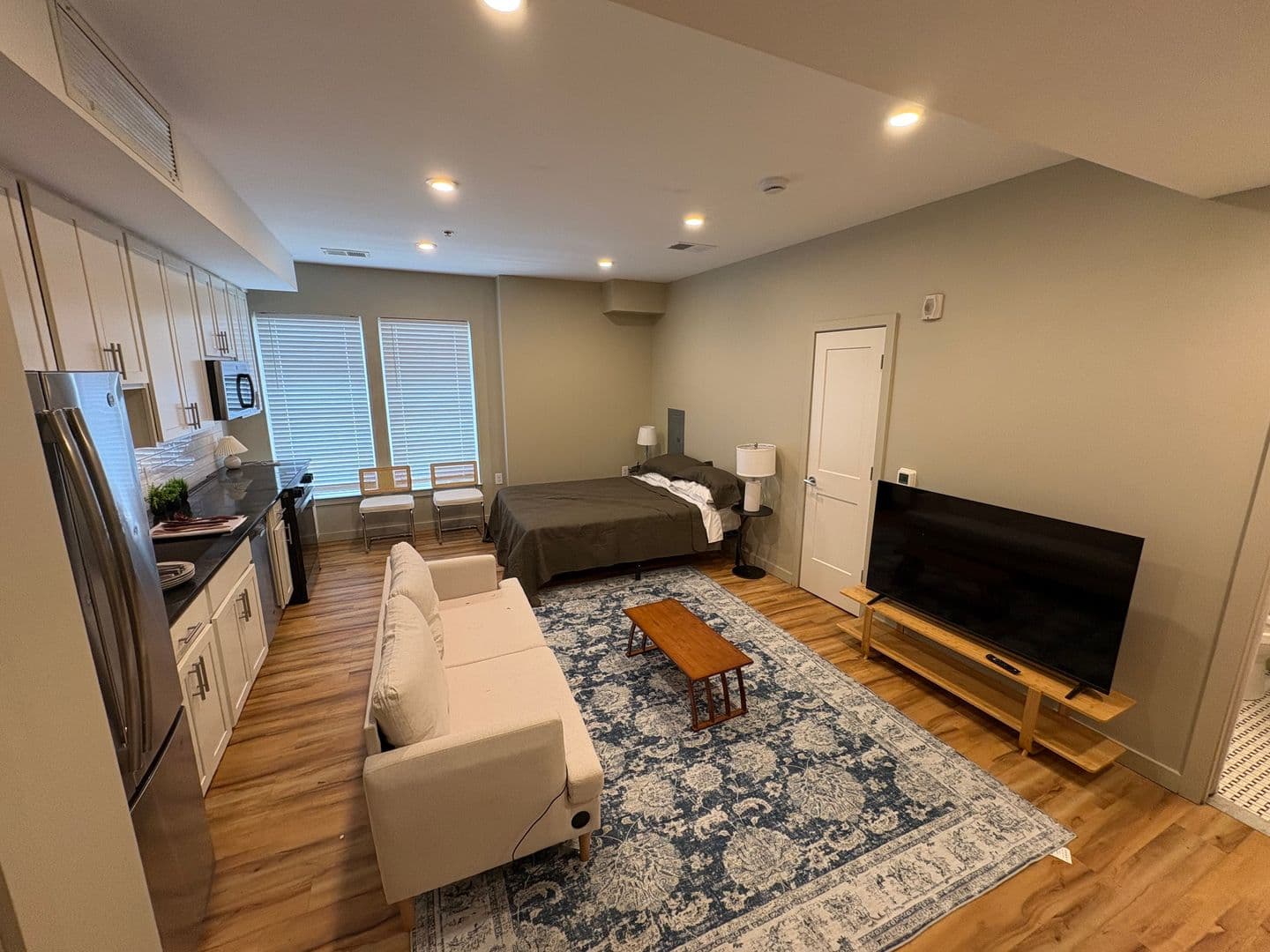 Washington Apartment: 633 21st Street NE