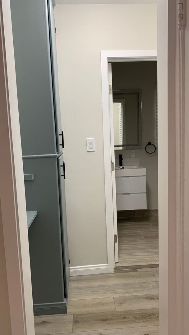 West Hollywood Apartment: 1316 Havenhurst Drive