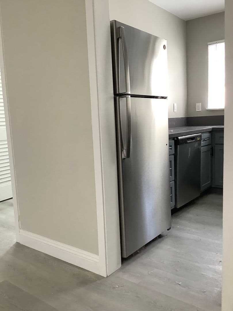 West Hollywood Apartment: 1316 Havenhurst Drive