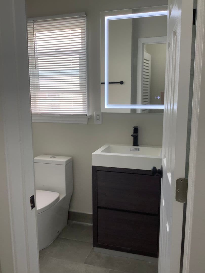 West Hollywood Apartment: 1316 Havenhurst Drive