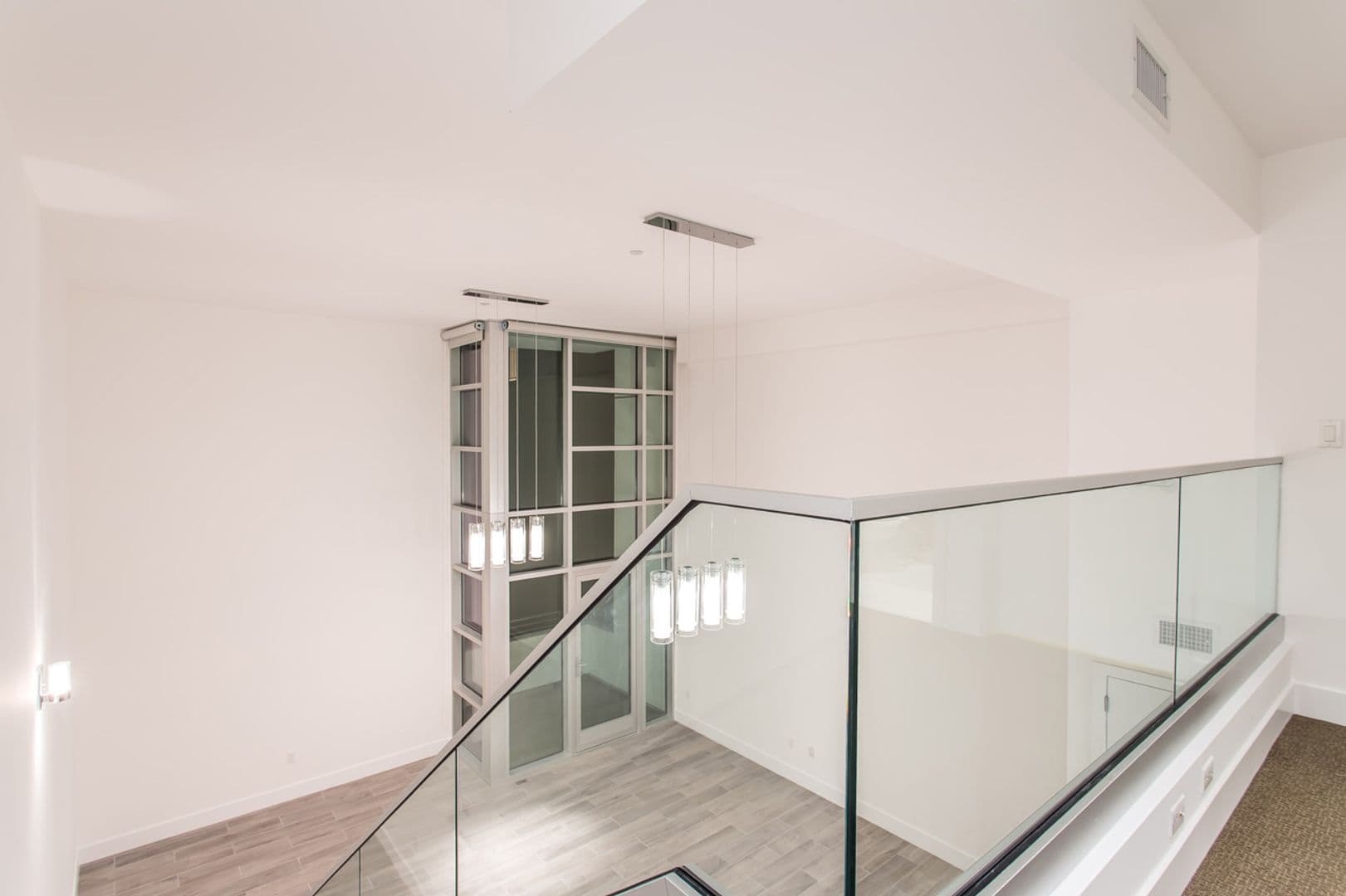 Los Angeles Apartment: 1616 N La Brea Avenue
