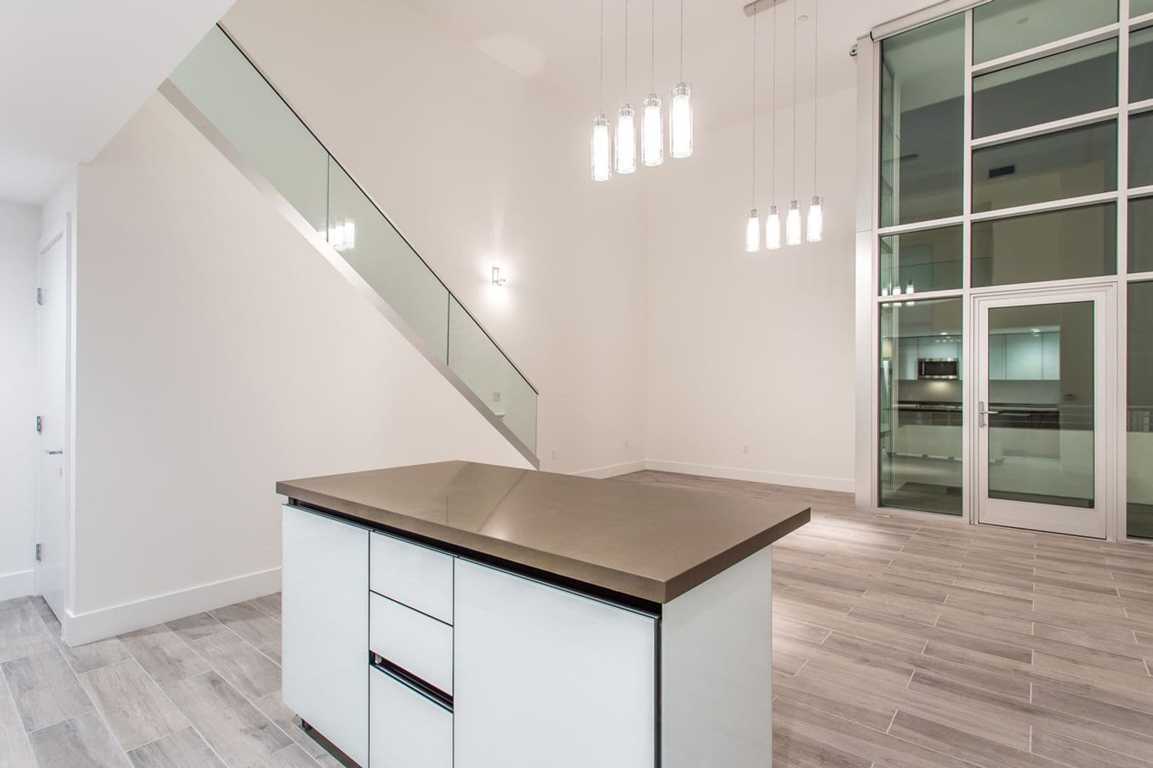 Los Angeles Apartment: 1616 N La Brea Avenue