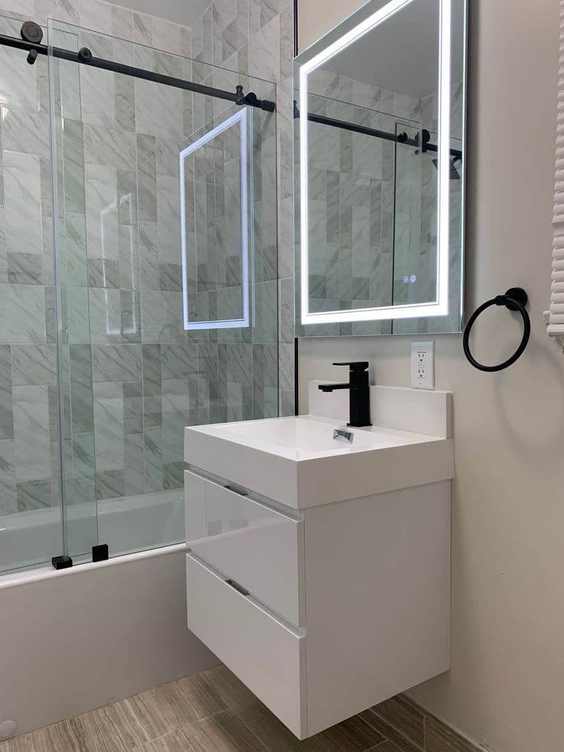 West Hollywood Apartment: 1316 Havenhurst Drive