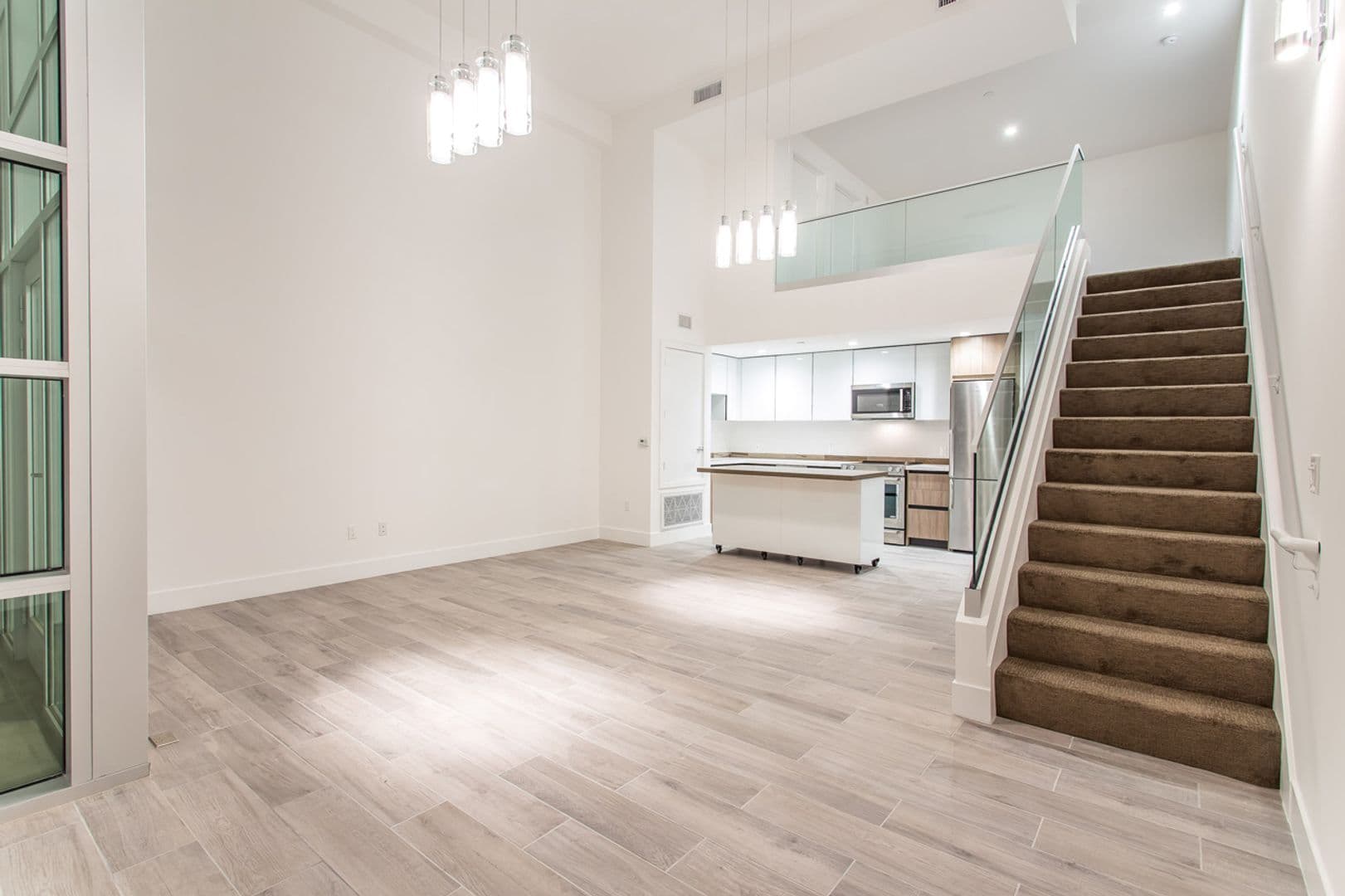 Los Angeles Apartment: 1616 N La Brea Avenue