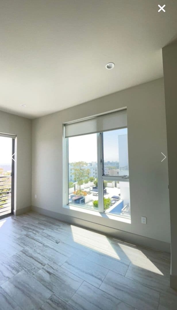 Los Angeles Apartment: 4864 Melrose Avenue