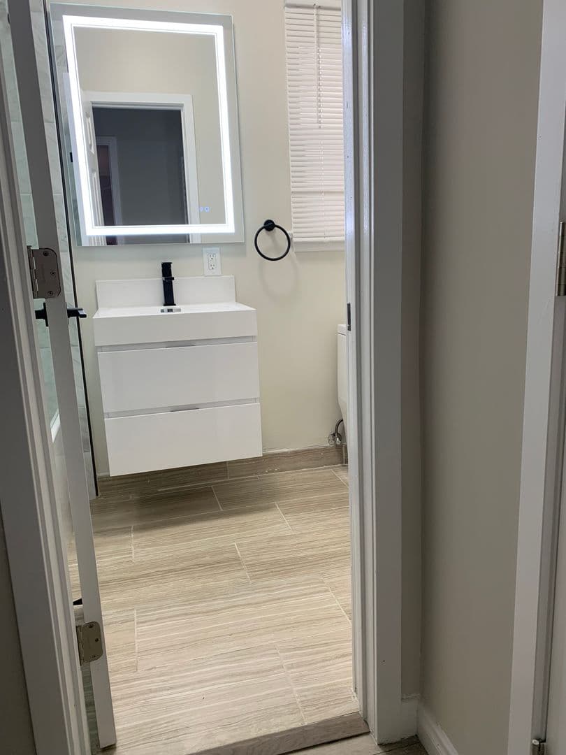 West Hollywood Apartment: 1316 Havenhurst Drive