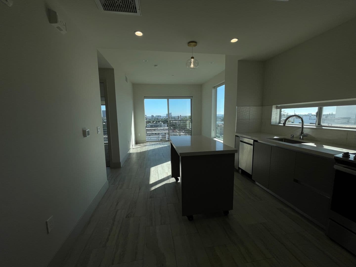 Los Angeles Apartment: 4864 Melrose Avenue