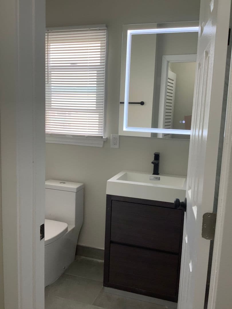 West Hollywood Apartment: 1316 Havenhurst Drive