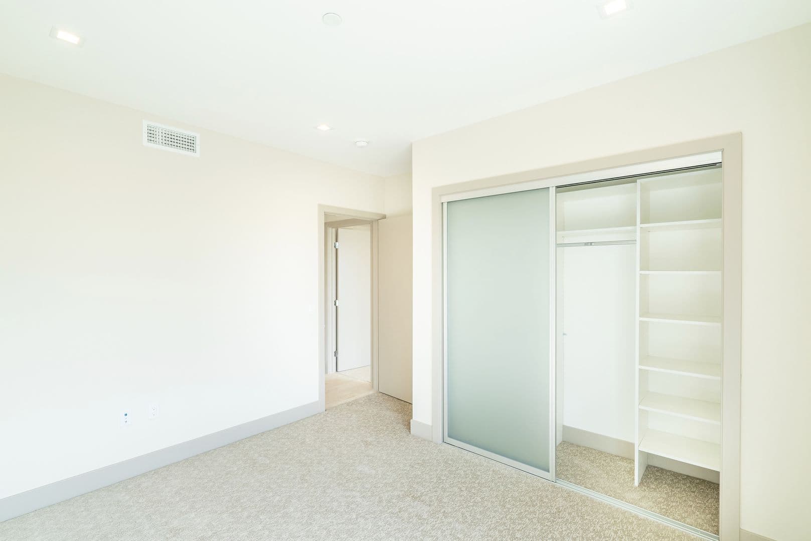 Los Angeles Apartment: 10534 Santa Monica Blvd.