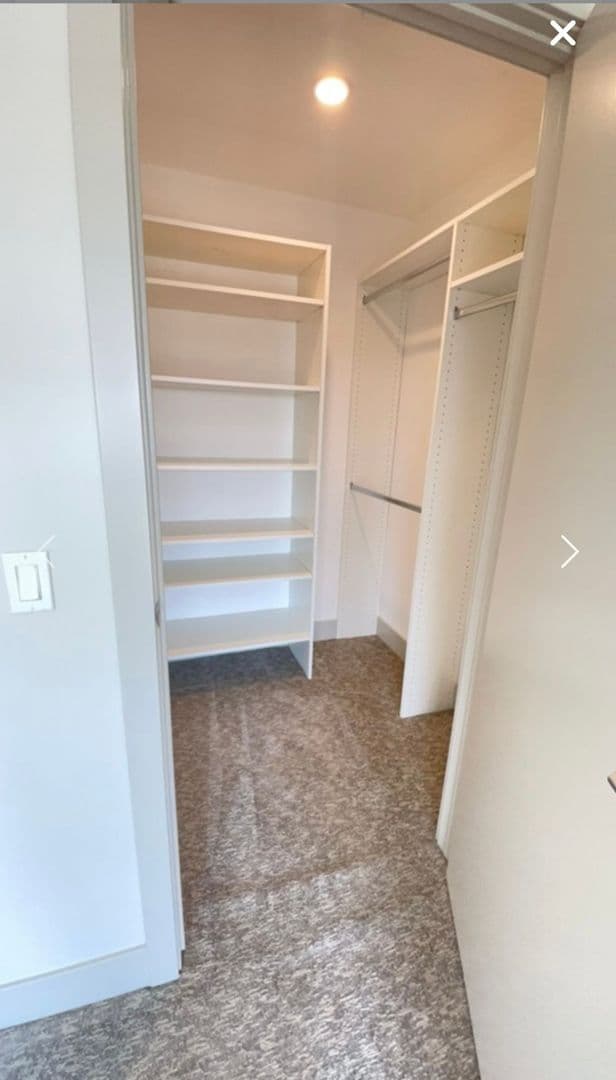 Los Angeles Apartment: 4864 Melrose Avenue