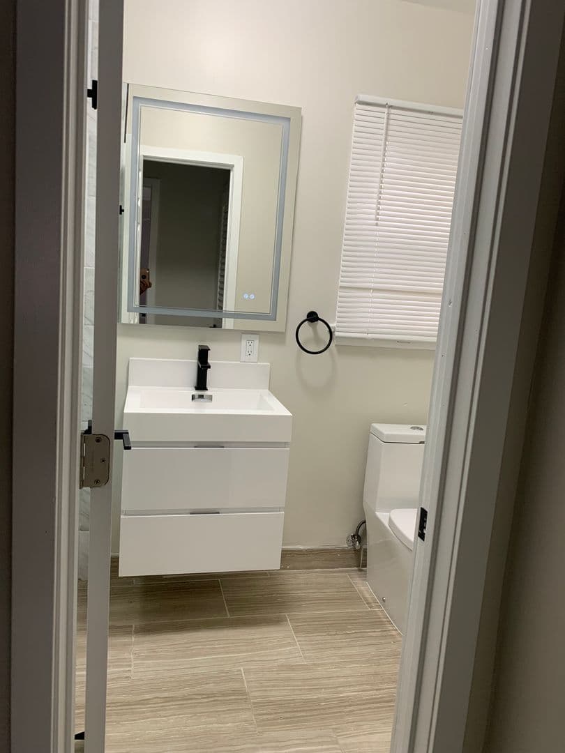 West Hollywood Apartment: 1316 Havenhurst Drive