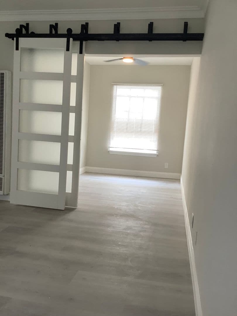 West Hollywood Apartment: 1316 Havenhurst Drive