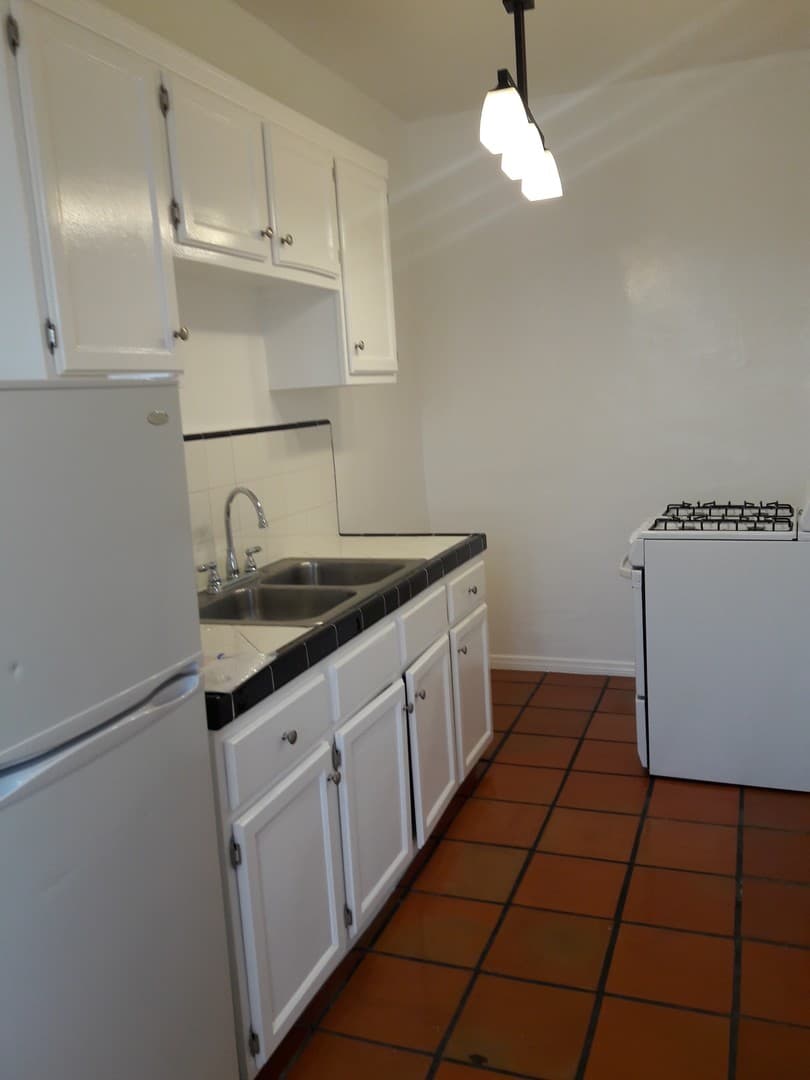 Los Angeles Apartment: 6228-6238 De Longpre Avenue