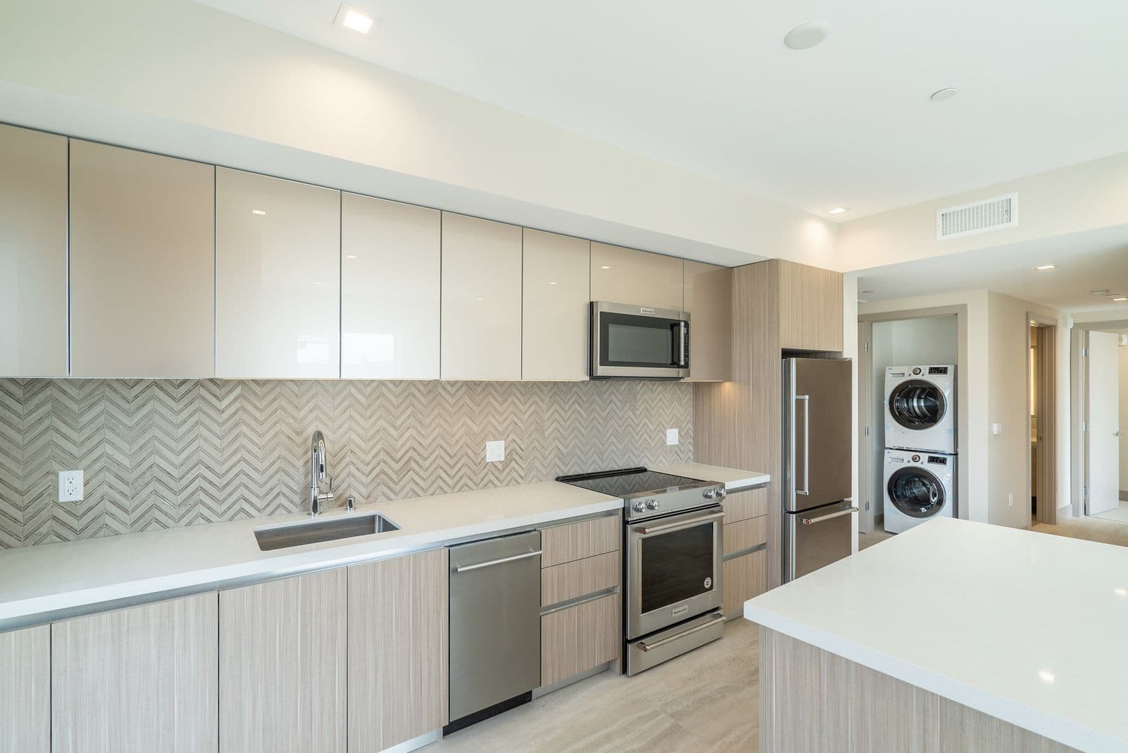 Los Angeles Apartment: 10534 Santa Monica Blvd.