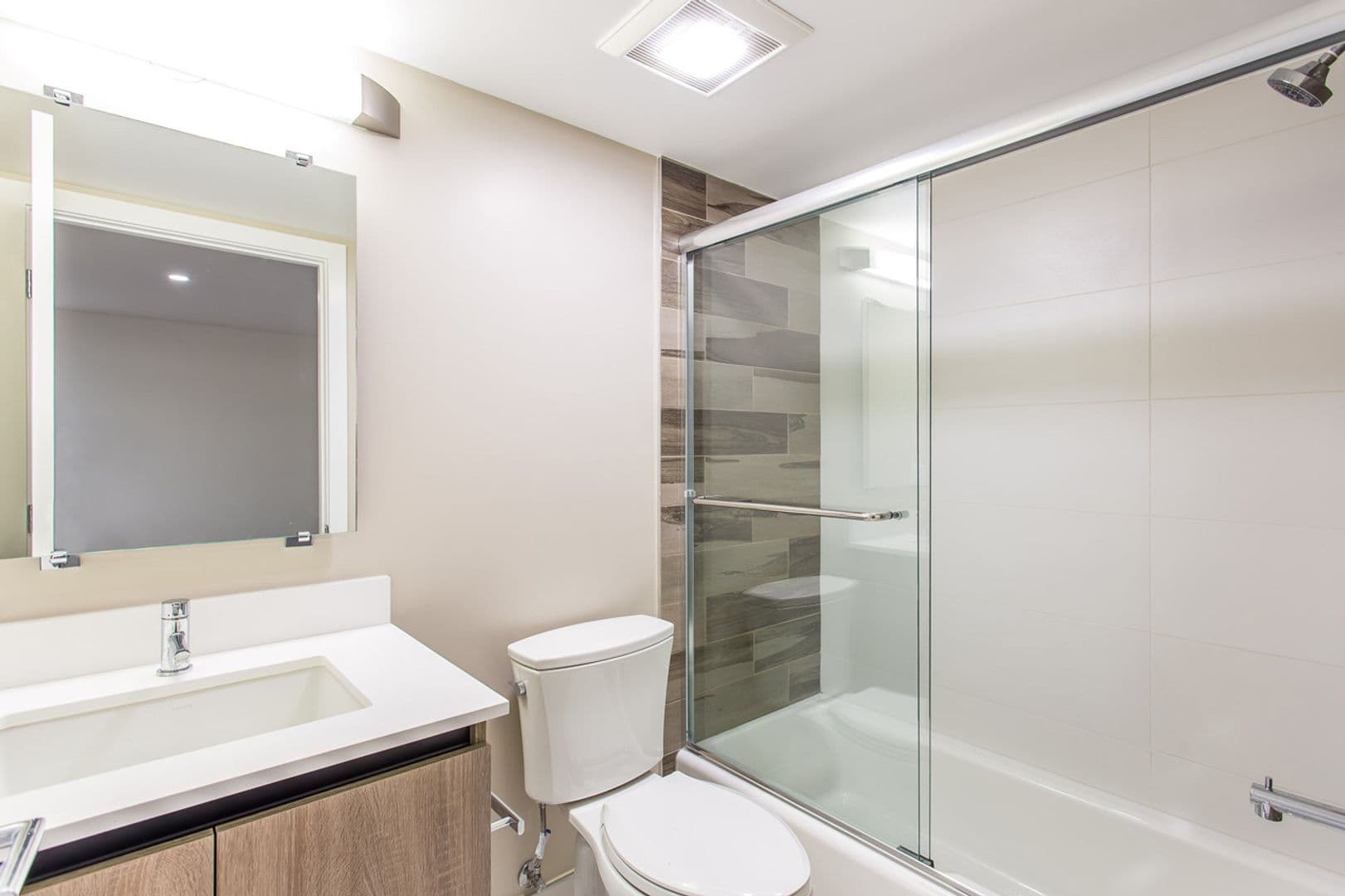 Los Angeles Apartment: 1616 N La Brea Avenue