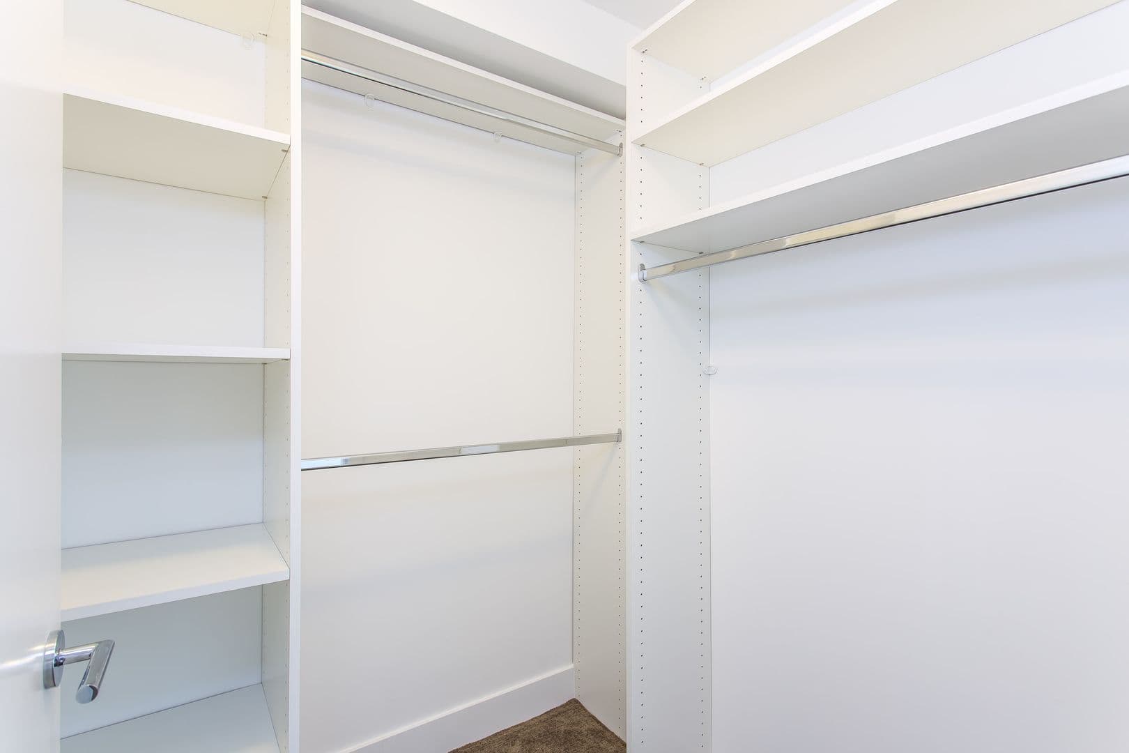 Los Angeles Apartment: 1616 N La Brea Avenue