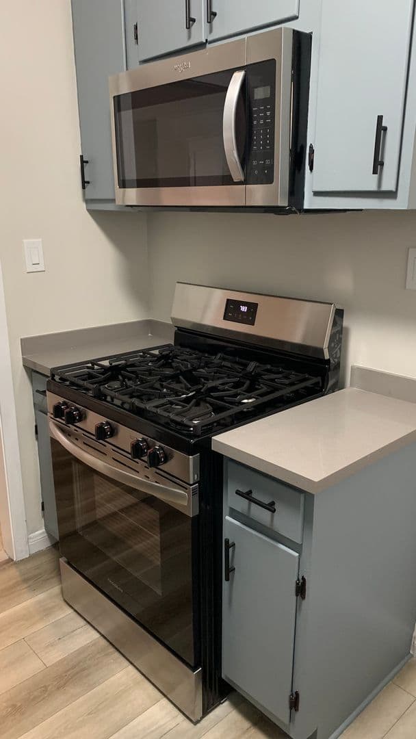 West Hollywood Apartment: 1316 Havenhurst Drive