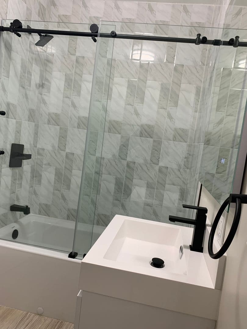 West Hollywood Apartment: 1316 Havenhurst Drive