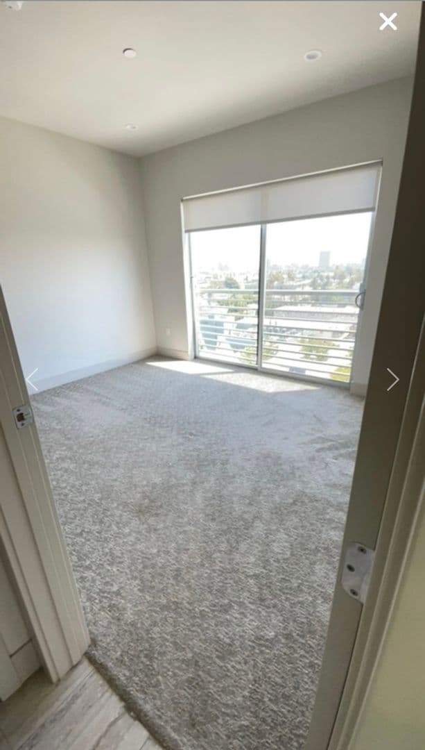 Los Angeles Apartment: 4864 Melrose Avenue