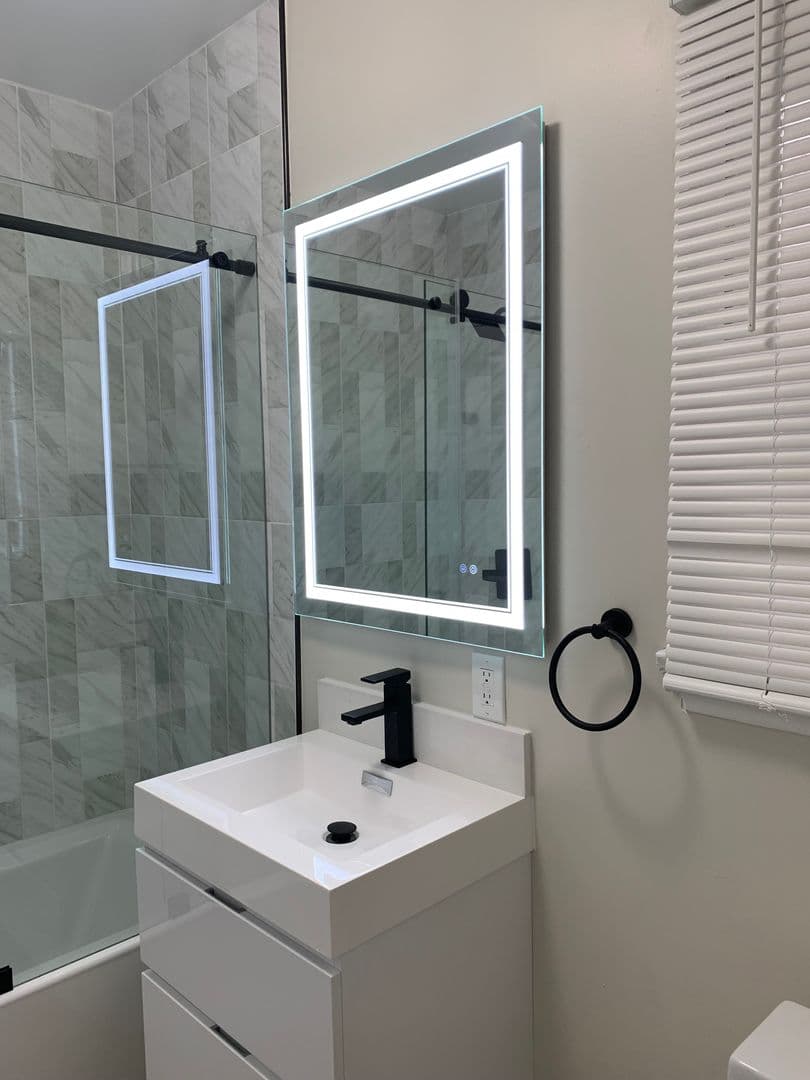 West Hollywood Apartment: 1316 Havenhurst Drive