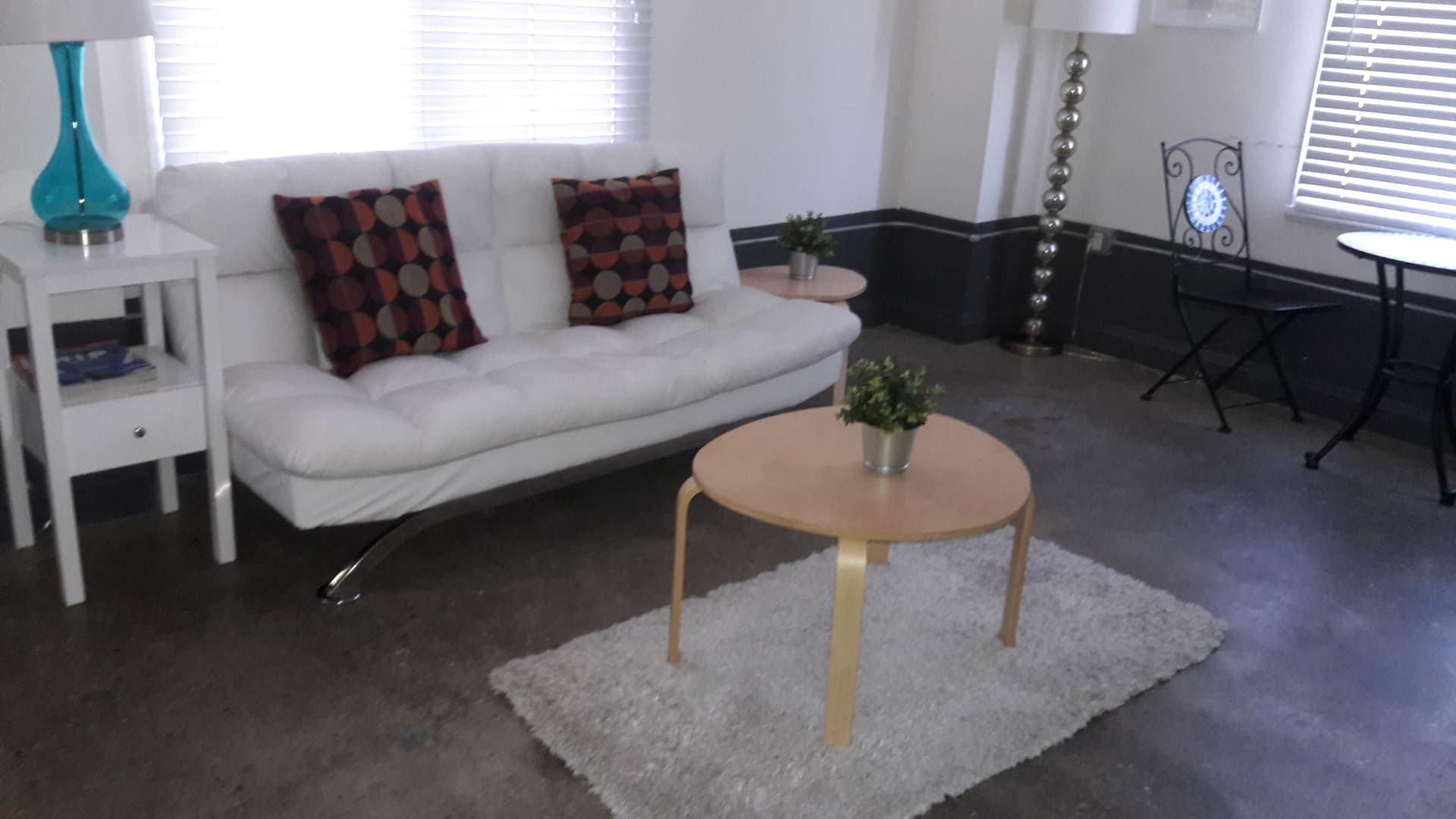 Los Angeles Apartment: 1947-1963 N CAHUENGA BLVD
