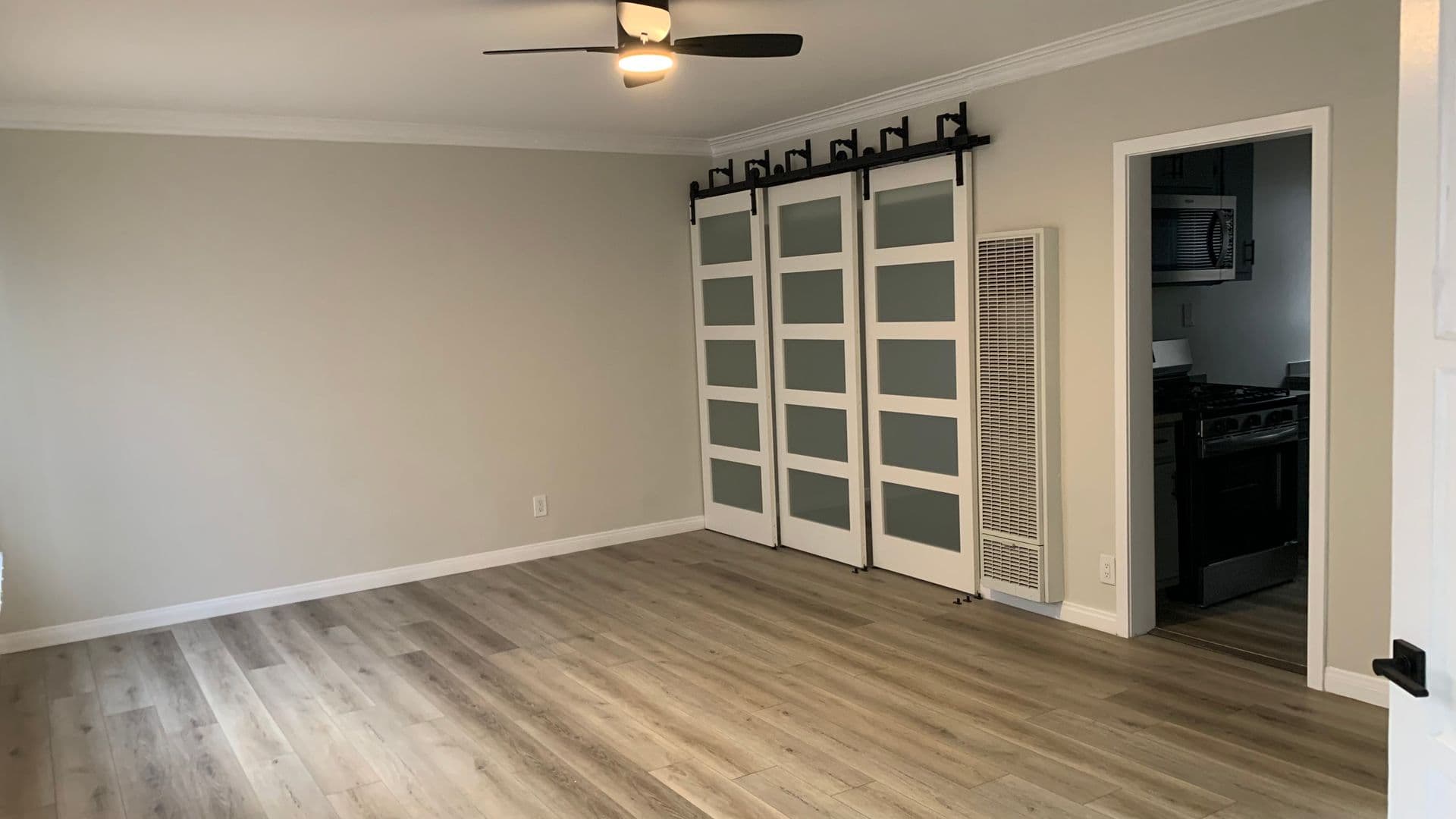 West Hollywood Apartment: 1316 Havenhurst Drive