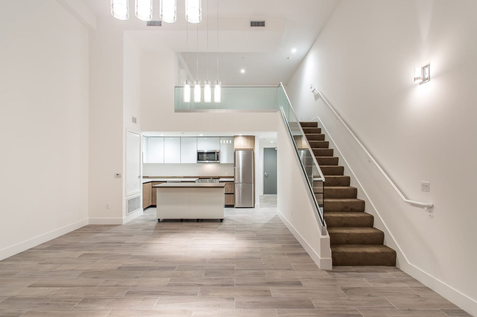 Los Angeles Apartment: 1616 N La Brea Avenue
