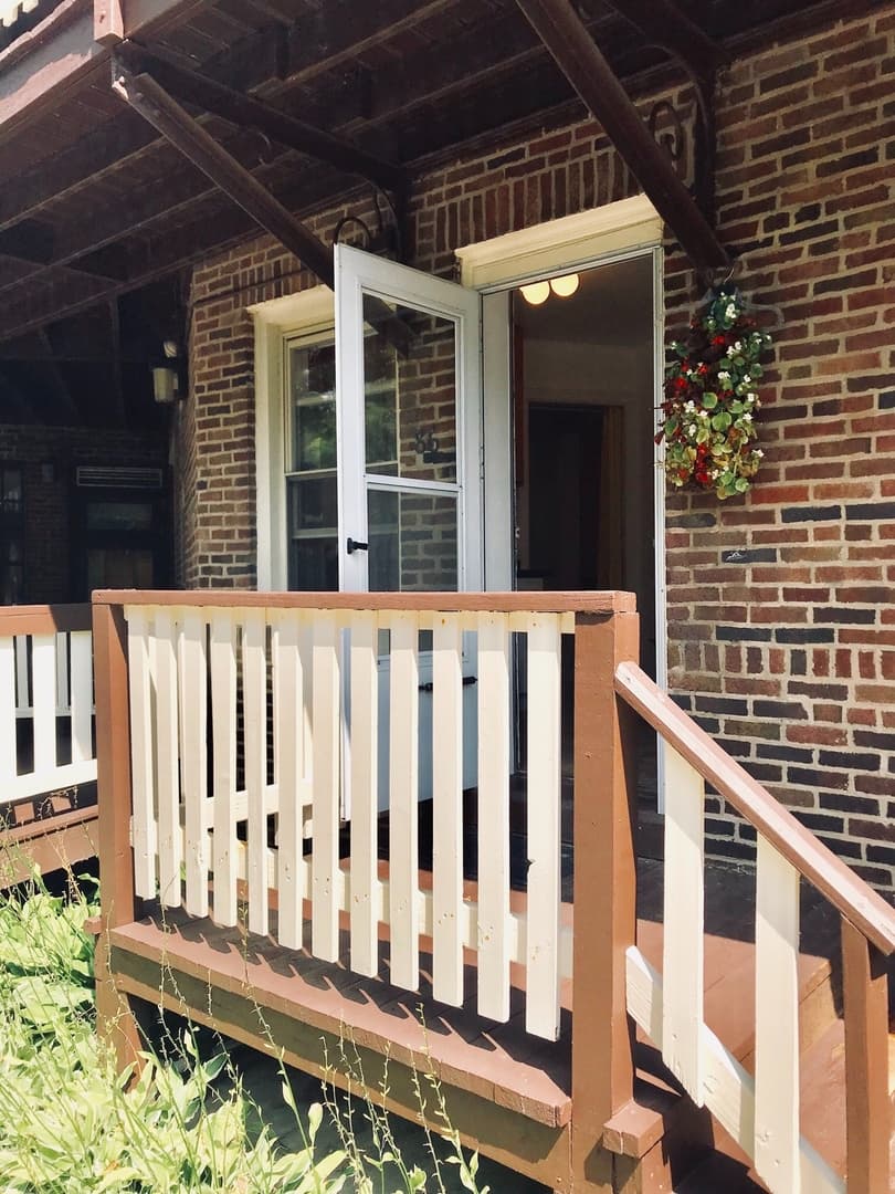 Winnetka Apartment: 460 Winnetka Ave.