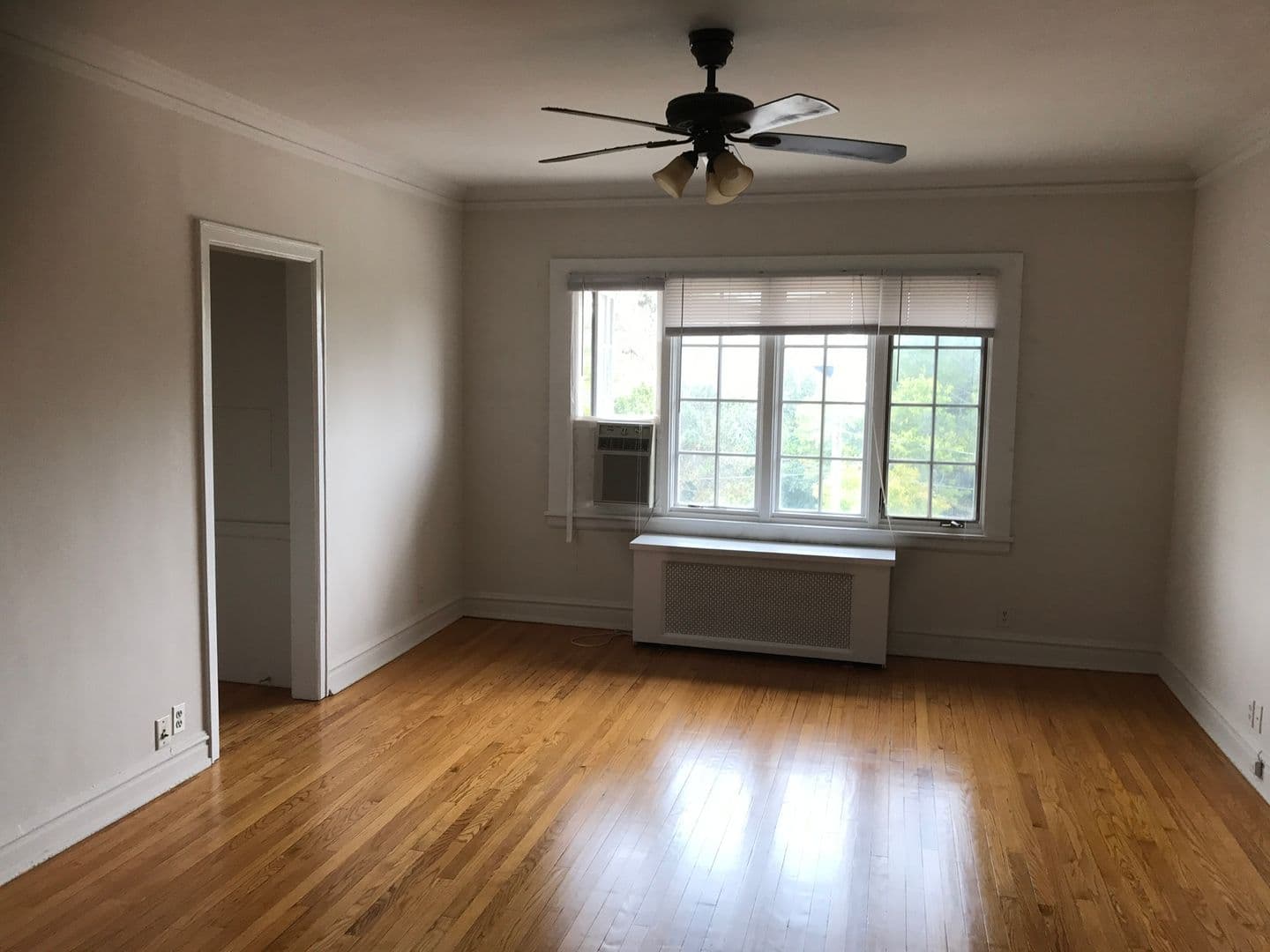Winnetka Apartment: 460 Winnetka Ave.