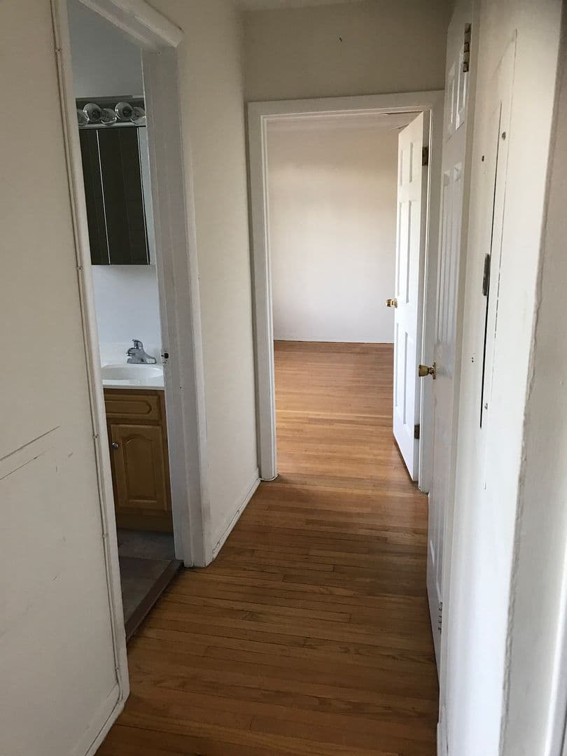 Winnetka Apartment: 460 Winnetka Ave.
