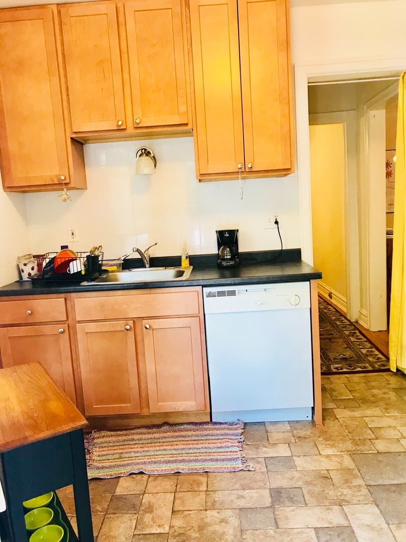 Winnetka Apartment: 460 Winnetka Ave.