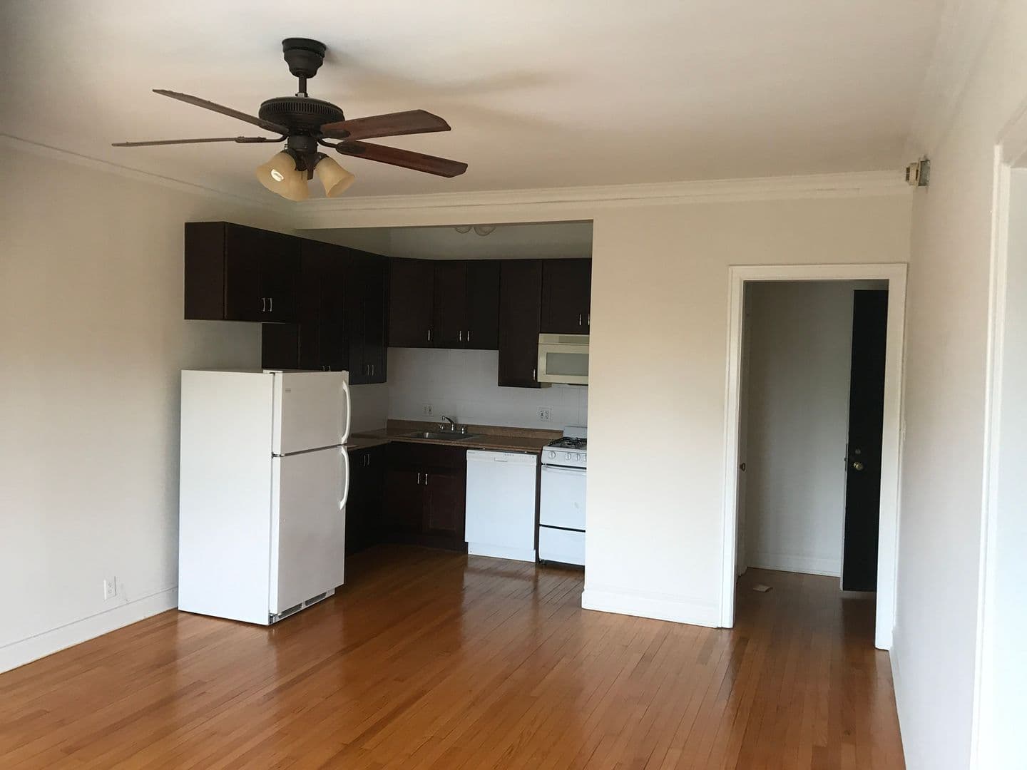 Winnetka Apartment: 460 Winnetka Ave.