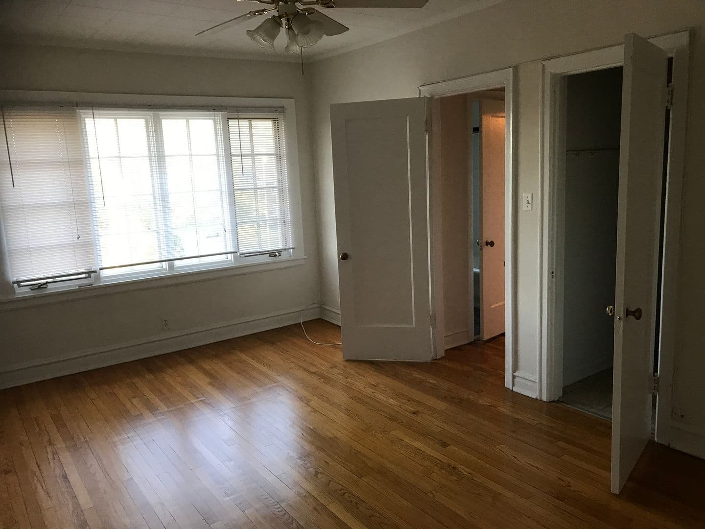 Winnetka Apartment: 460 Winnetka Ave.