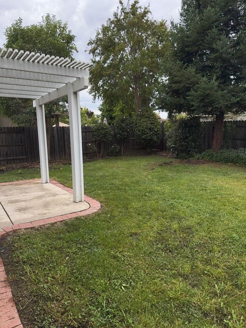 Roseville House: 1113 Caversham Way