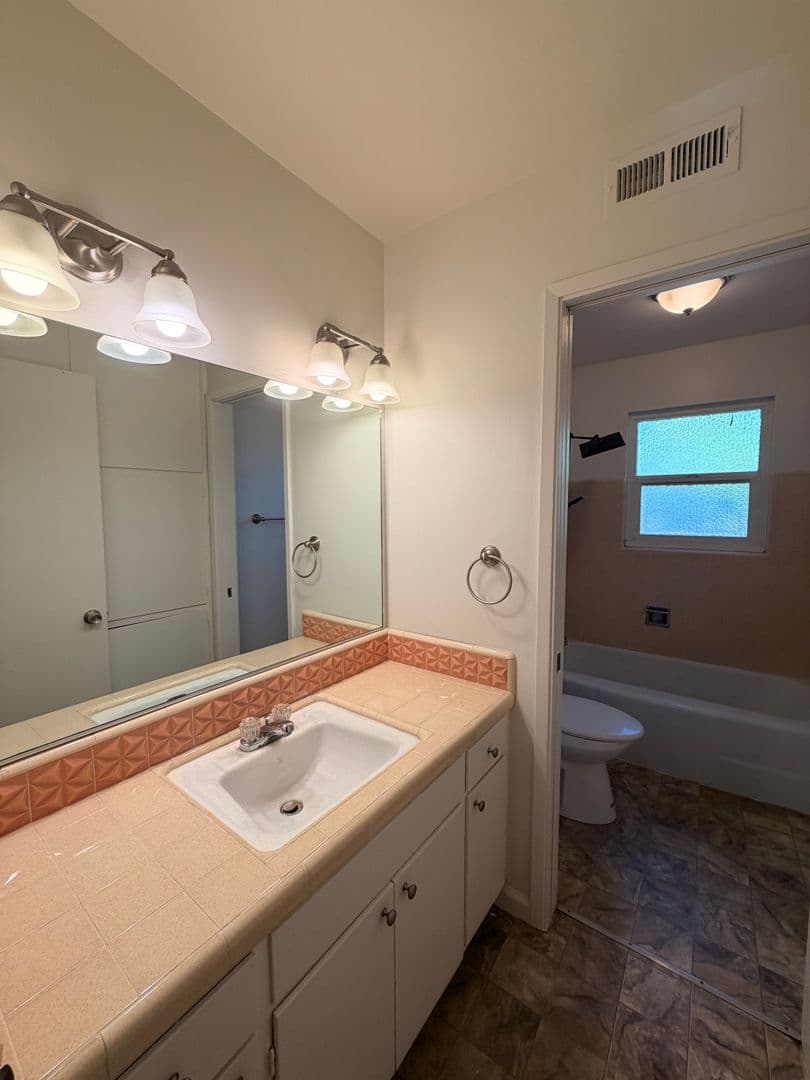 Sacramento House: 6431 Everest Way