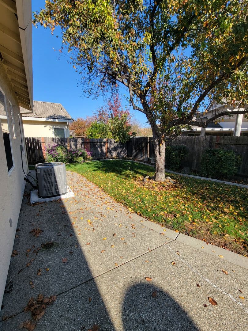 Sacramento House: 619 Alcantar Circle