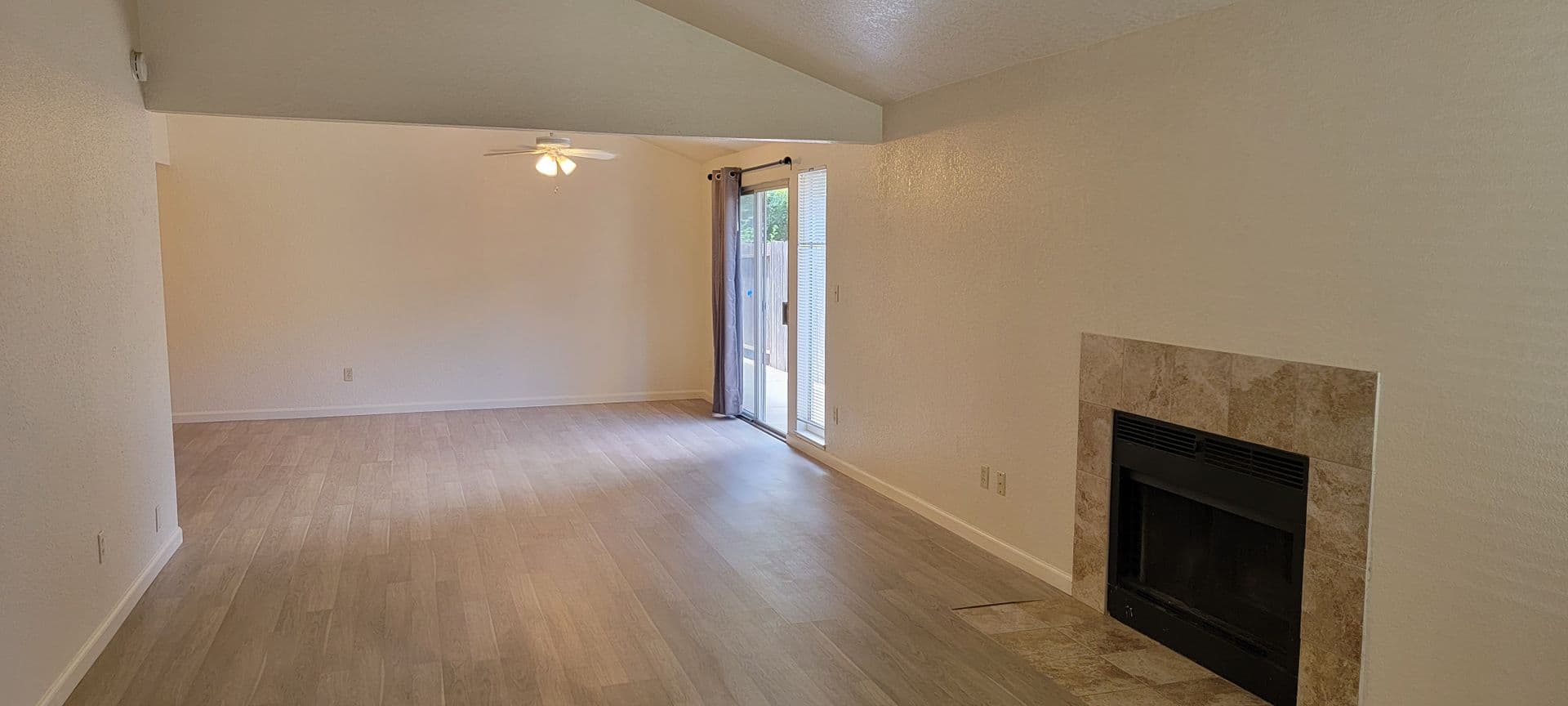 North Highlands Apartment: 5107 / 5109 Hoover St.^^