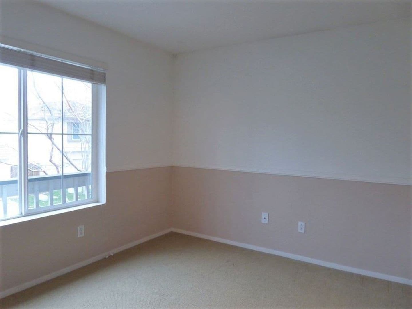 Folsom House: 370 Coventry Cir