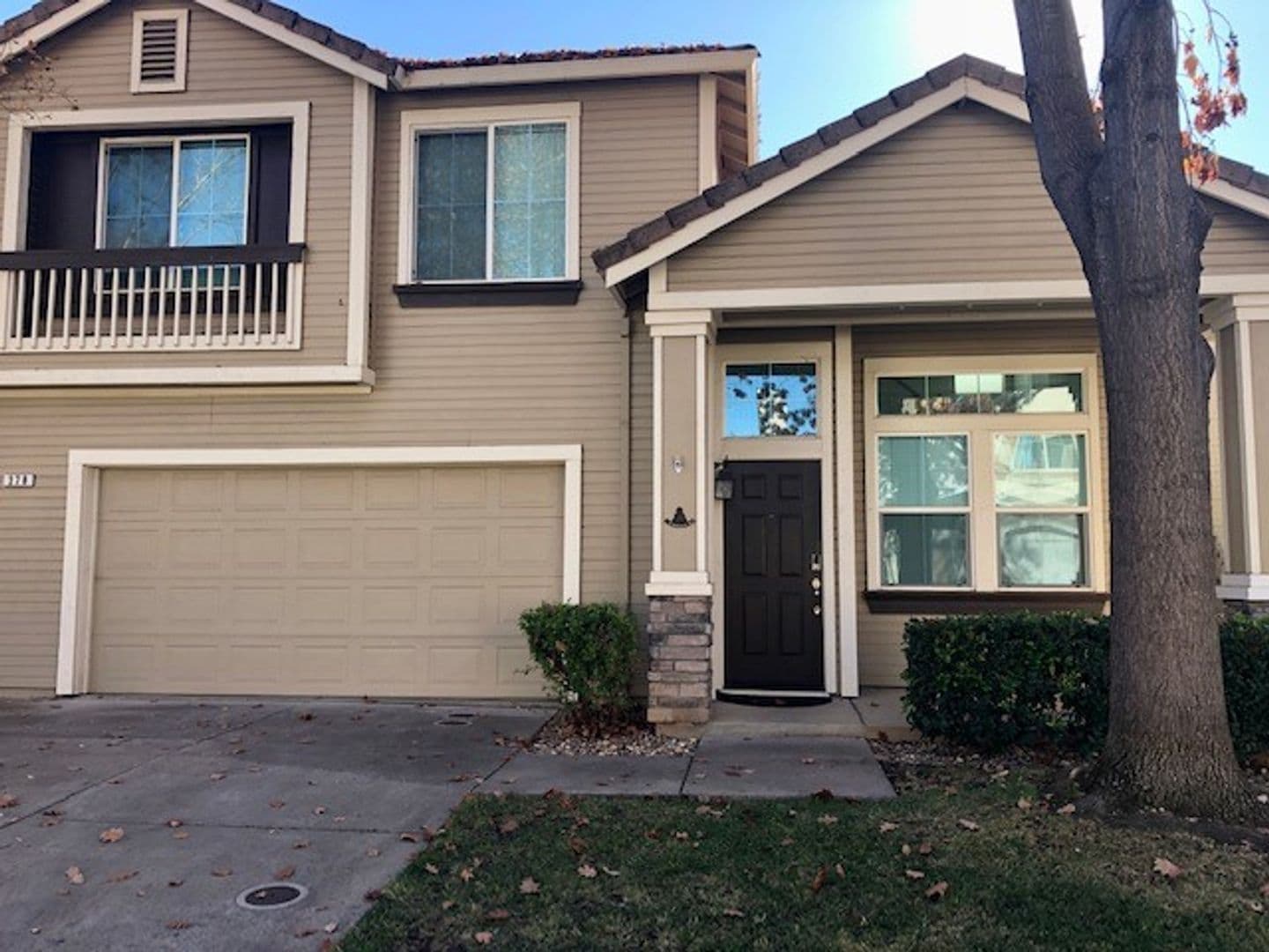 Folsom House: 370 Coventry Cir