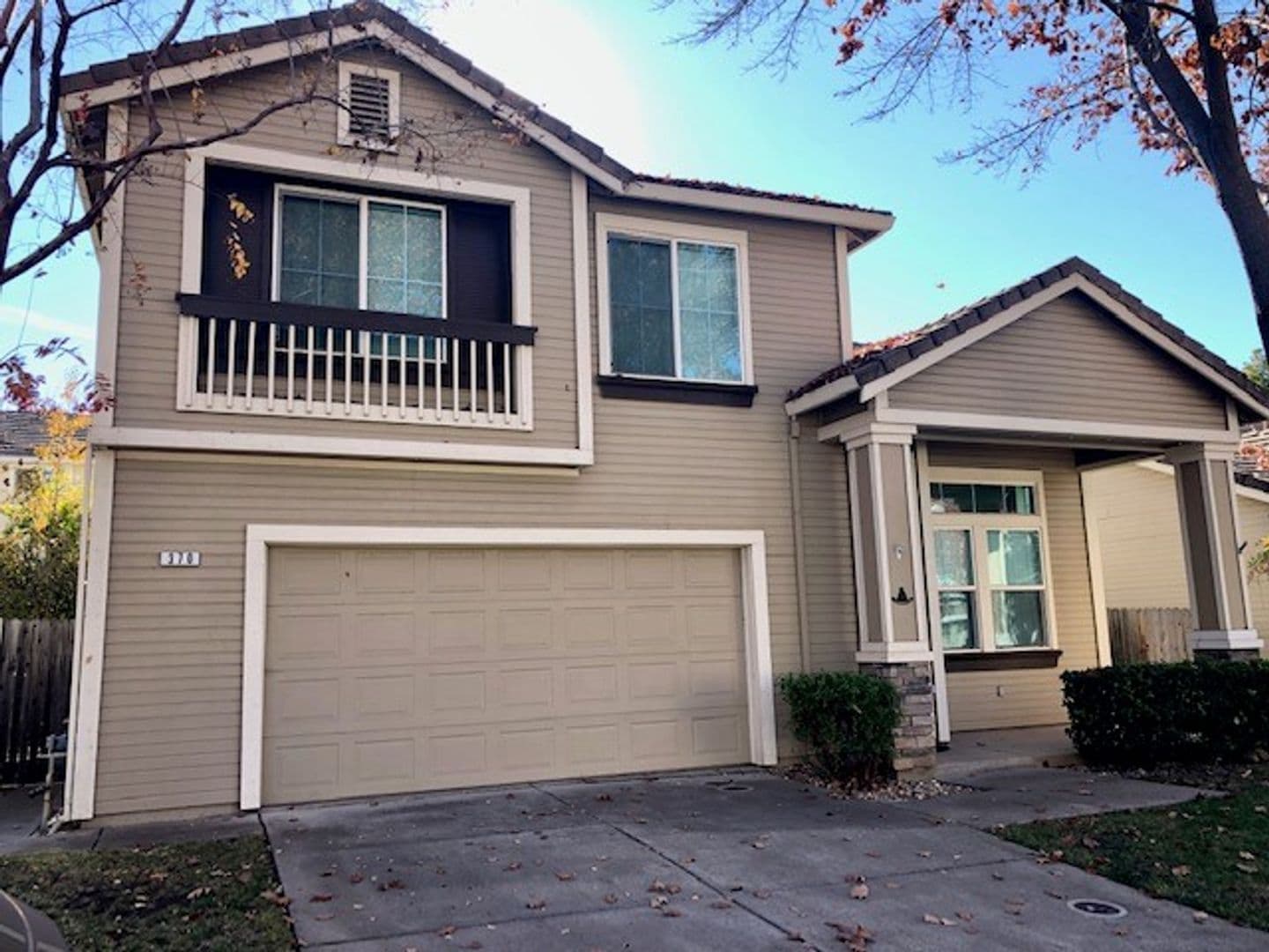 Folsom House: 370 Coventry Cir