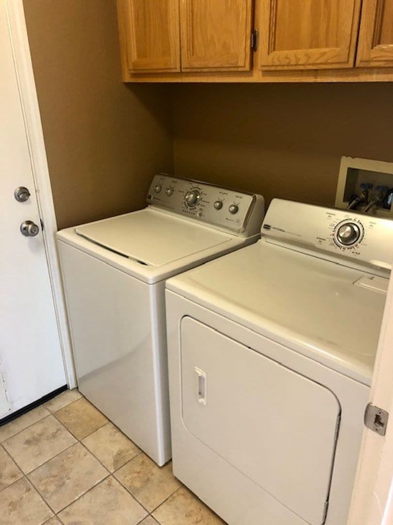 Folsom House: 370 Coventry Cir