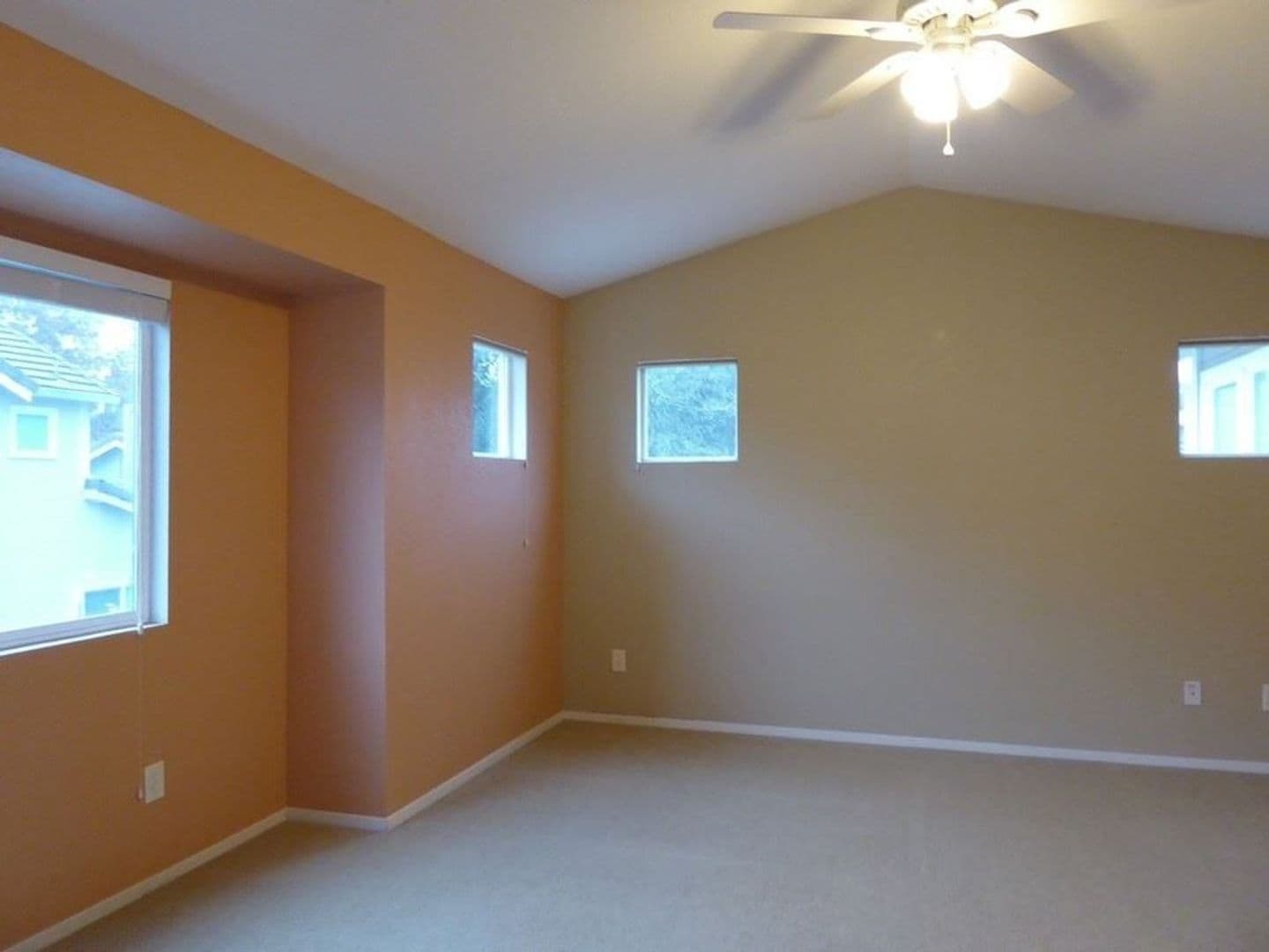 Folsom House: 370 Coventry Cir