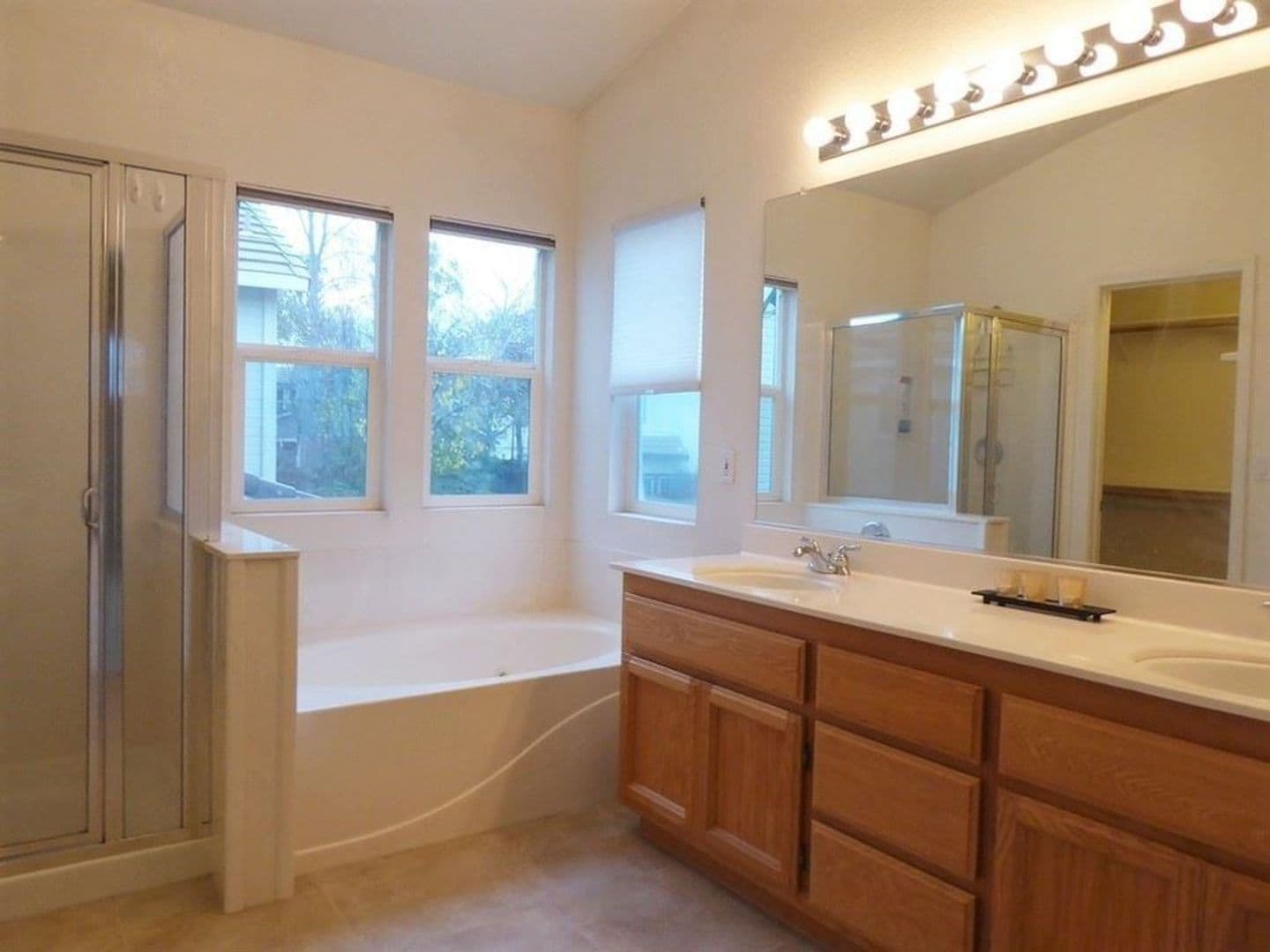 Folsom House: 370 Coventry Cir