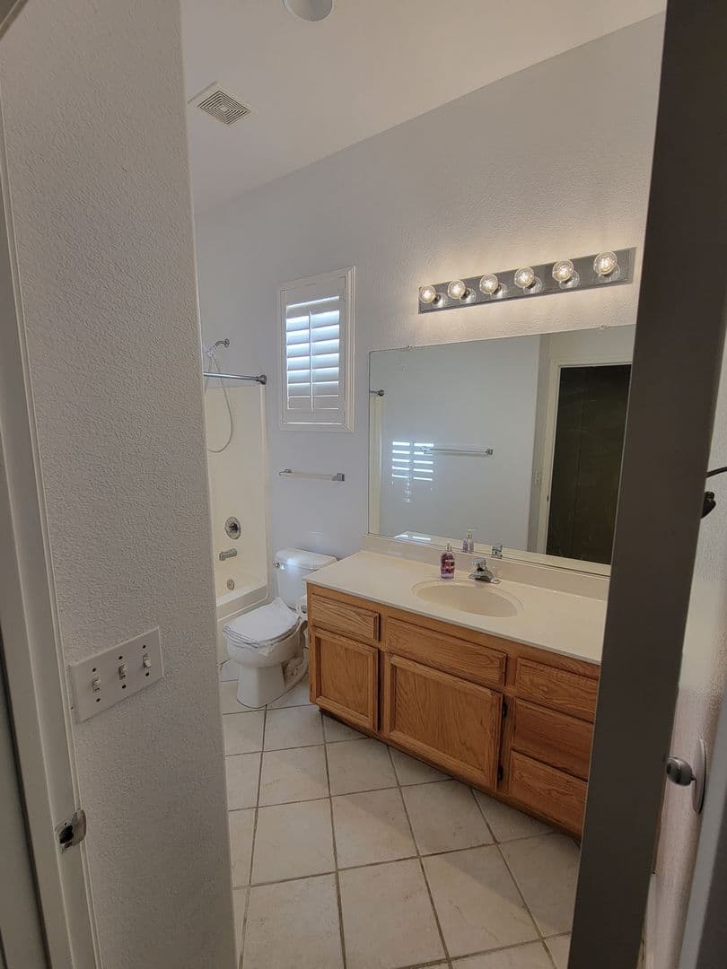 Sacramento House: 619 Alcantar Circle