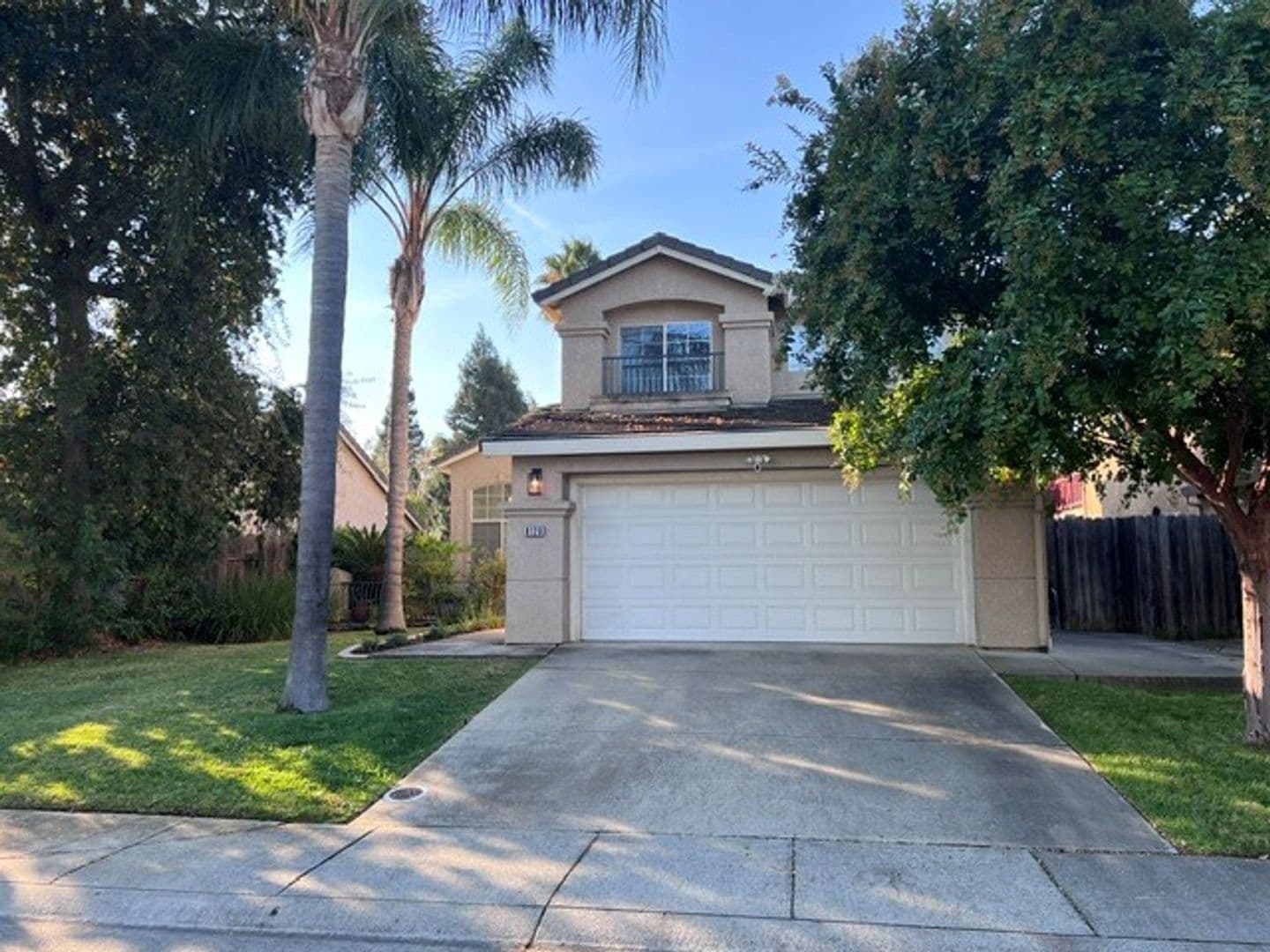 Elk Grove House: 8120 Village Brook Way