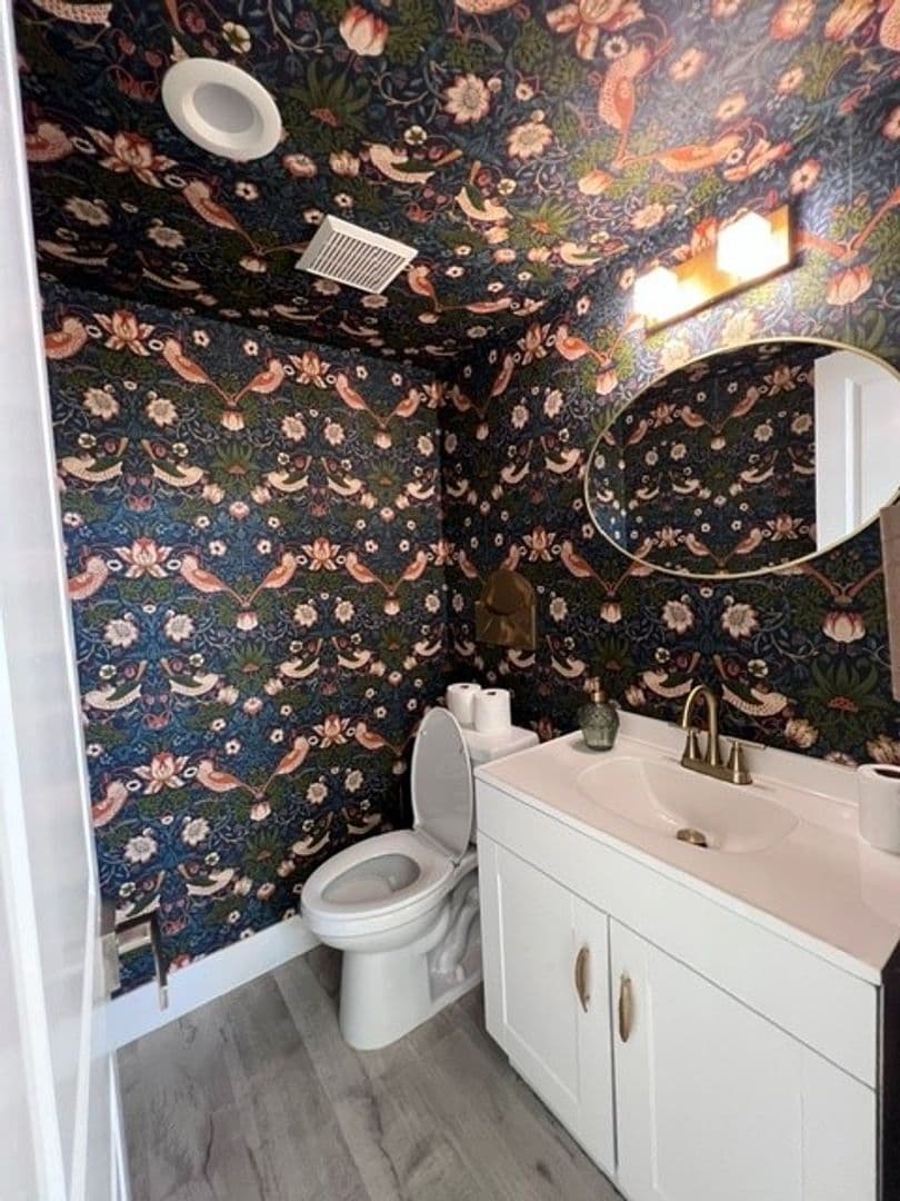 Elk Grove House: 8120 Village Brook Way