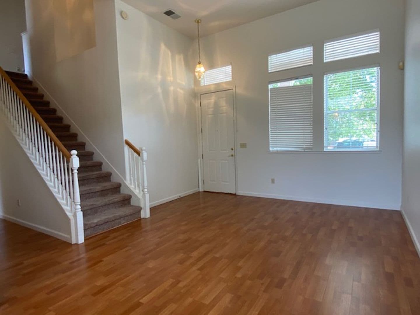Roseville House: 1113 Caversham Way