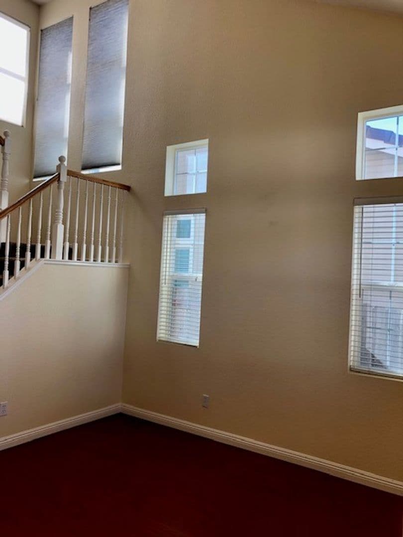 Folsom House: 370 Coventry Cir